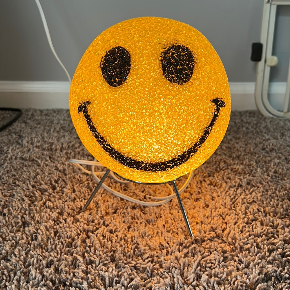 Smiley Face Round Yellow Light